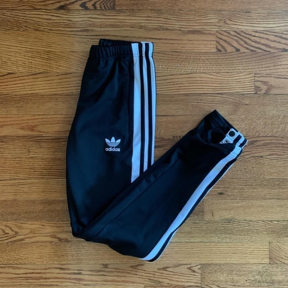Adidas joggers like new - Picture 1 of 3